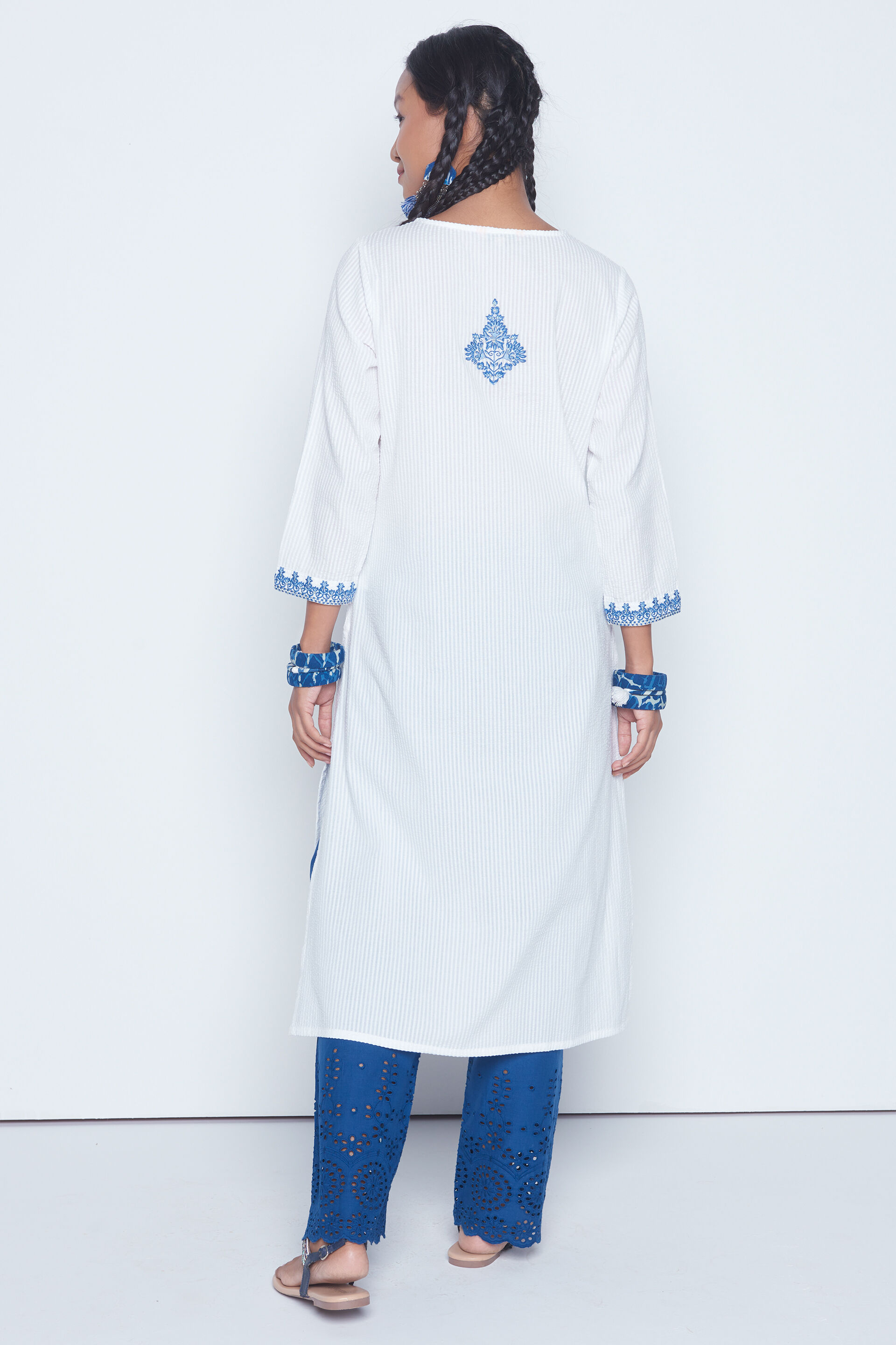 Buy our White Solid Straight Kurta online from globaldesi.in SC FW23GS036KUSC